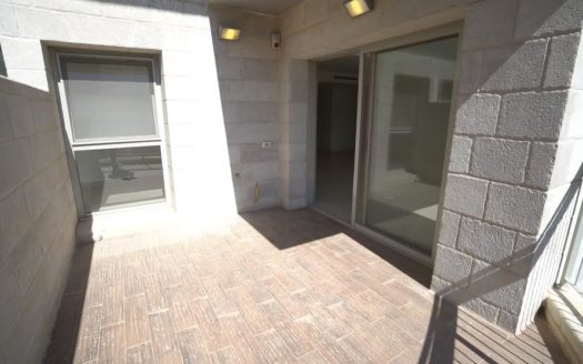 Appartement 4 pieces neuf dans un petit immeuble Boutique a Nayot