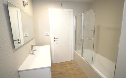 Appartement 4 pieces neuf dans un petit immeuble Boutique a Nayot