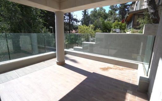 Appartement 4 pieces neuf dans un petit immeuble Boutique a Nayot