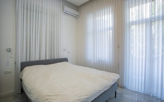 Beautiful 2 room apartment, Keren Kayemet st in Rechavia