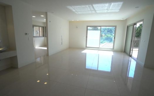 3 bedroom apartment in a new boutique building in Nayot!