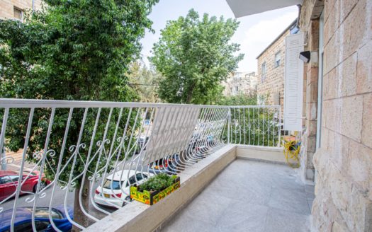 Beautiful 2 room apartment, Keren Kayemet st in Rechavia