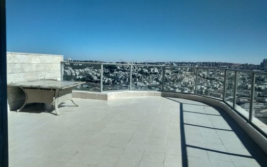 Luxurious 5 bedroom penthouse with amazing views of Jerusalem in Holyland!
