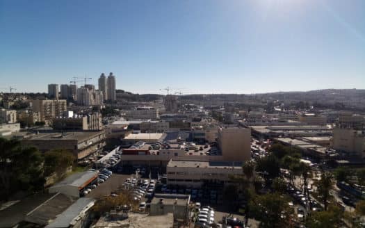 Bel appartement dans immeuble recent et tres bien situe!