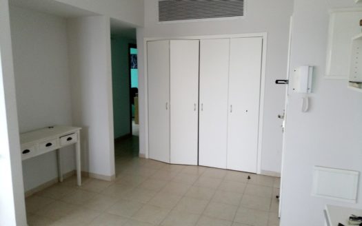 Bel appartement dans immeuble recent et tres bien situe!