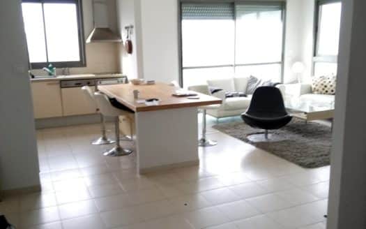 Bel appartement dans immeuble recent et tres bien situe!