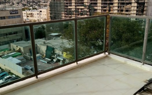 Bel appartement dans immeuble recent et tres bien situe!