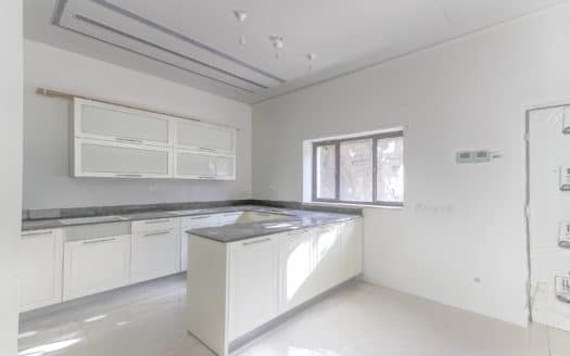 Beautiful garden apartment 3 rooms in a new building in Rechavia!