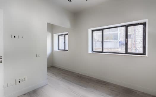 Rare! Rez de jardin 6 pieces en plein coeur de Rehavia dans un nouvel immeuble!