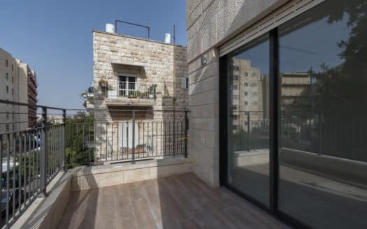 In a new building! Luxury 2 bedroom apartment in the heart of Rechavia!