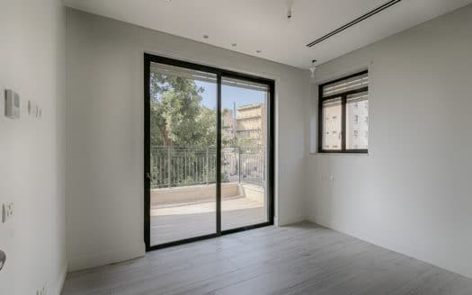 In a new building! Luxury 2 bedroom apartment in the heart of Rechavia!