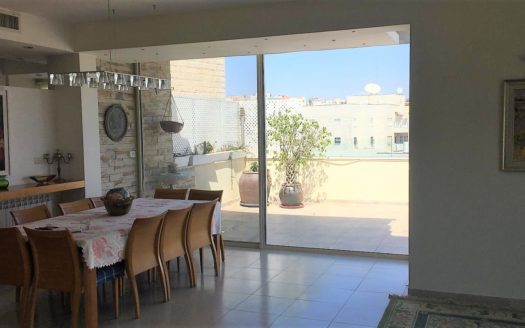 Magnifique penthouse a vendre a Ramat Sharet!