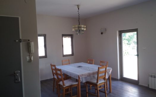 Magnifique penthouse renove dans maison arabe 4 pieces!