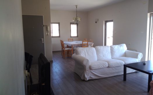 Magnifique penthouse renove dans maison arabe 4 pieces!