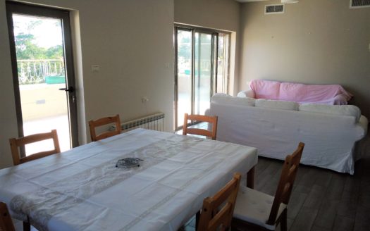 Magnifique penthouse renove dans maison arabe 4 pieces!