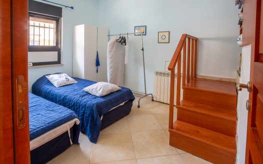 One of a kind property! Cottage in the heart of Shaarei Chessed!