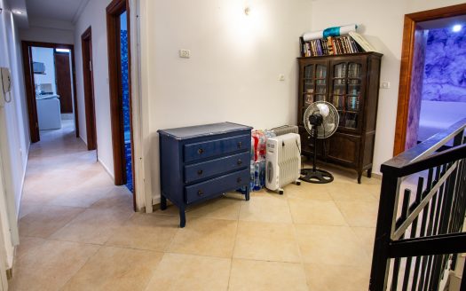 One of a kind property! Cottage in the heart of Shaarei Chessed!