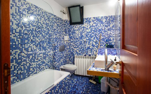 One of a kind property! Cottage in the heart of Shaarei Chessed!