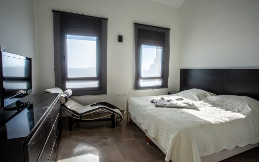 Penthouse de rêve a louer a Holyland entièrement meuble!