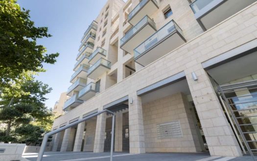 Au coeur du centre ville appartement 3 pièces  entièrement meublé!