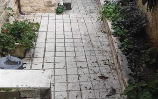 Rez de jardin  2 pieces en plein coeur de la Mochava Germanit!