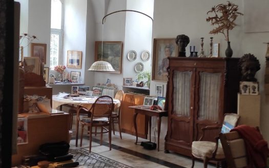 Amazing 6 rooms garden apartment in the heart of German Colony!