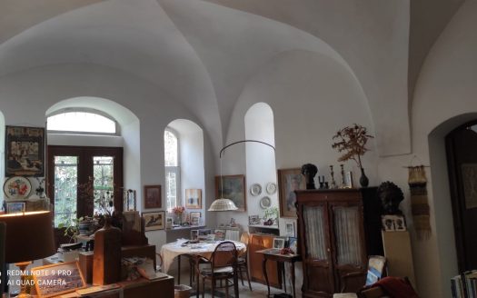 Amazing 6 rooms garden apartment in the heart of German Colony!