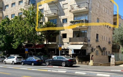 Beautiful 4 rooms for sale in Talbiyeh (Private land)