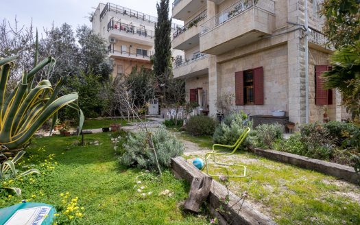 Amazing garden apartment 3 rooms in Mekor Haim for sale!