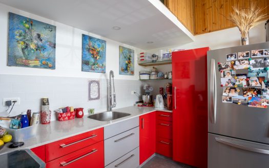 Amazing garden apartment 3 rooms in Mekor Haim for sale!