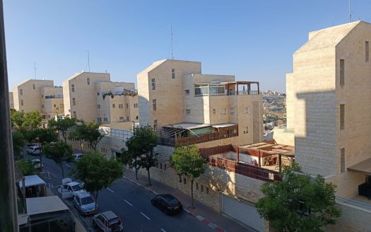 3.5 rooms for sale in Har Homa